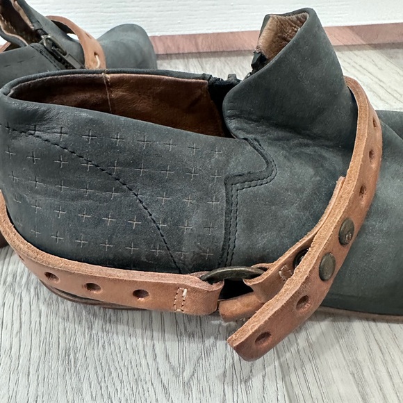 Free People - Picture 5 of 9